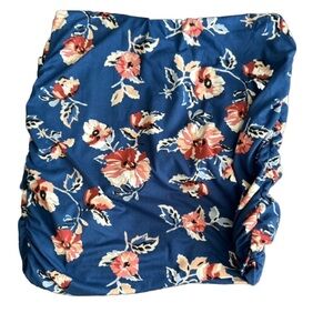 3/25🙂 floral print pull on short skirt from French Grey